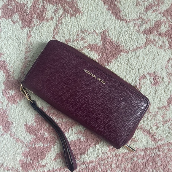 Michael Kors Wallet - Picture 3 of 5